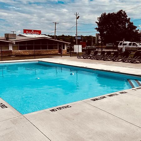 Ramada By Wyndham 1000 Islands Gananoque Ξενοδοχείο Εξωτερικό φωτογραφία