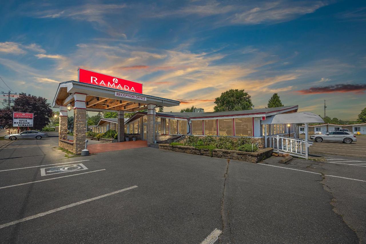 Ramada By Wyndham 1000 Islands Gananoque Ξενοδοχείο Εξωτερικό φωτογραφία