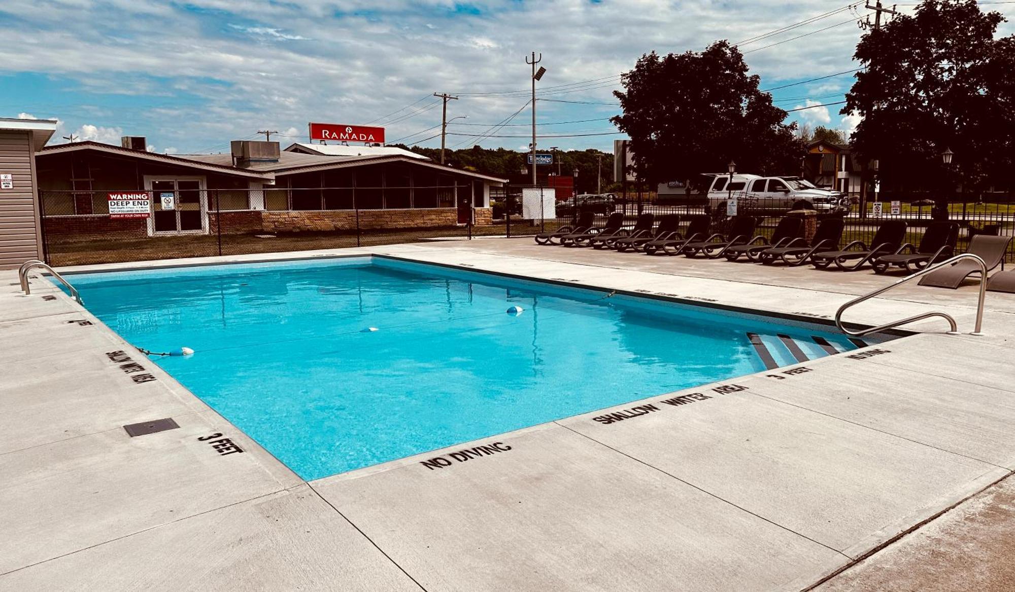 Ramada By Wyndham 1000 Islands Gananoque Ξενοδοχείο Εξωτερικό φωτογραφία